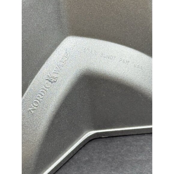 Nordic Ware USA Cast Aluminum Non-Stick Silver Black 10 Cup Star Bundt Cake Pan - Picture 2 of 5